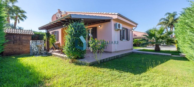 Villa Limuti with shared swimming pool in Cefalù
