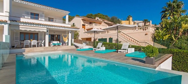 Villa 'Nereo' with Sea View, Wi-Fi and Air Conditioning in Alcúdia