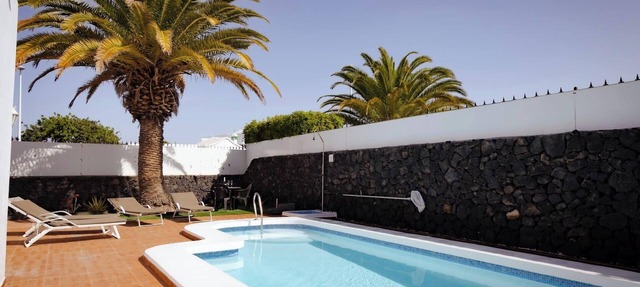 VILLA OLIVEIRA by Buenavilla | villa just minutes walk from the beach in Puerto del Carmen