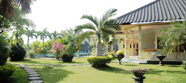 Villa @ Pamaron Singaraja. Sunset view. in Singaraja