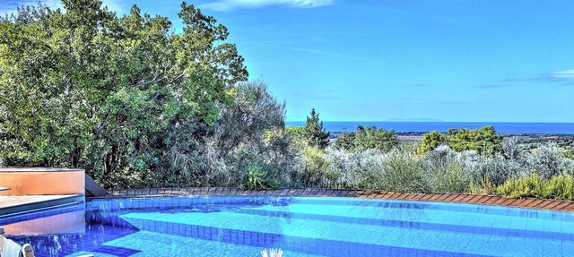 VILLA POETA - Six Bedroom Villa, Sleeps 12 in Campiglia Marittima