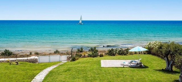 Villa Regilione - Five Bedroom Villa, Sleeps 10 in Marina di Modica