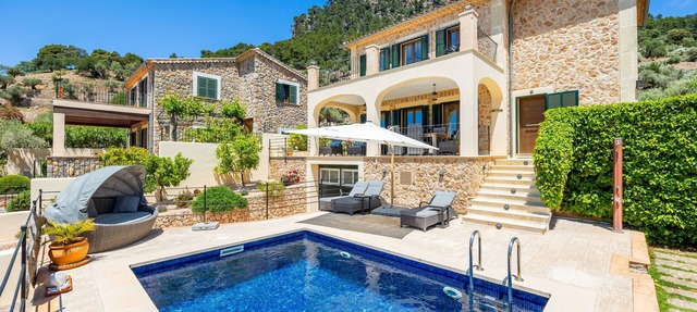 Villa 'Sa Papaiona' with Mountain Views, Private Pool and Wi-Fi in Valldemossa