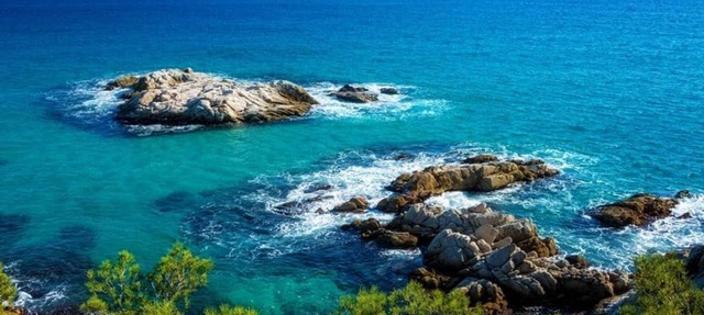 Villa Sils: Tranquil Costa Brava Retreat with private suite! in Sils
