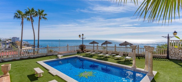 Villa 'Sunrise Benalmádena' with Sea Views, Wi-Fi, and Air Conditioning in Benalmádena