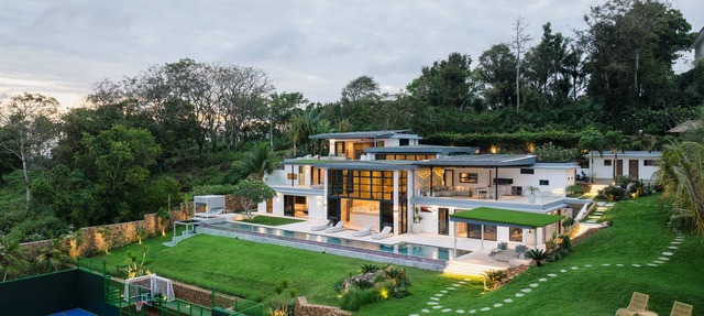Villa Sunrise w/Chef & Padel Court, Sauna, Icebath in Kuta
