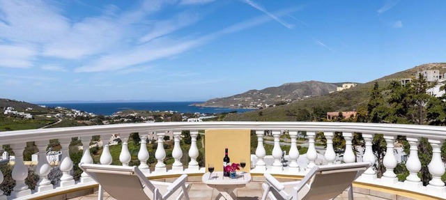 Villa Syros Gem, Luxury Mansion Sunset & Sea Views in Posidhonía