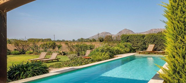 Villa Torroella - Six Bedroom Villa, Sleeps 12 in Fontanilles