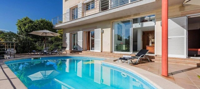 Villa 'Vistafar ' with Sea View, Wi-Fi and Air Conditioning in Alcudia