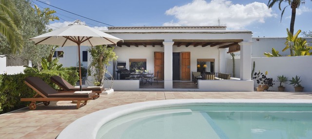 Villa With Private Pool & Garden, 5 minutes walk to the Beach in Eivissa