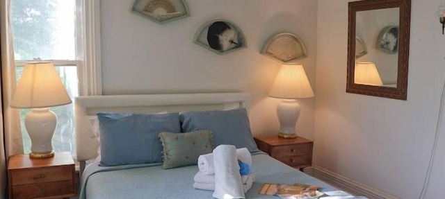 Walk to Everything - Bay Window Room in Niagara Falls