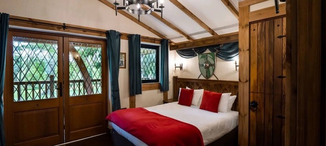 Warwick Castle Hotel and Knight's Village in Warwick