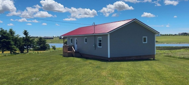 Water Front Cottage- 10 Min Walk To Barachois Beach, Minutes to North Rustico in North Rustico