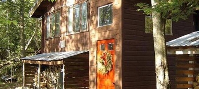 Waterfront Guest Cabin, access to Craftsbury Outdoor Center in Craftsbury Common