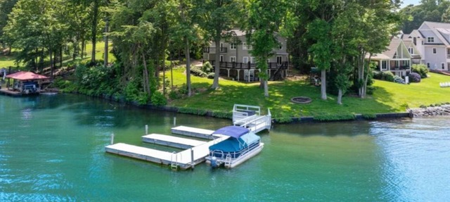 What A View! Perfect Family Meeting Place. BIG Views! Optional Boat Rental. in Sherrills Ford