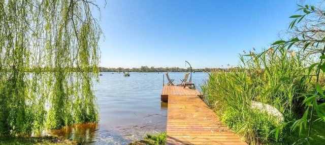 Whispering Willows | Absolute Waterfront Escape in Strathbogie