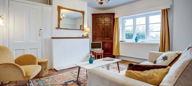Windrush Cottage | Oxfordshire Holiday Let | 2 Bedrooms & Sleeps 4 in Witney