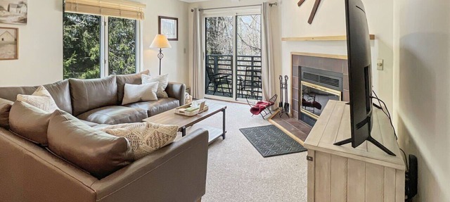 Woods Resort Village 10 Cozy Killington Escape –1BR + Loft, Fireplace, Pool & Hot Tub Access in Killington