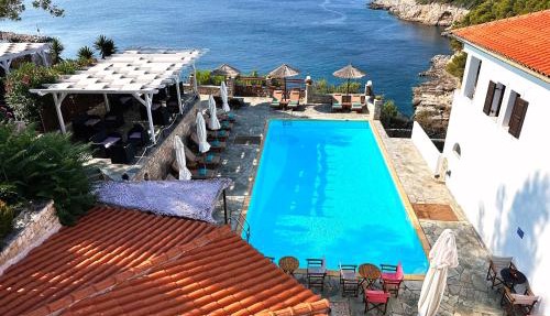 Yalis Hotel in Votsi