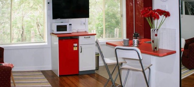 YellowtailStay - The Red Room - Bald Hill Stanwell Tops, in Stanwell Park