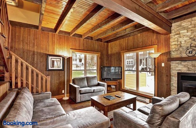 Chalet 9006 Chemin des Alpages by Les Chalets Alpins in Stoneham-et-Tewkesbury