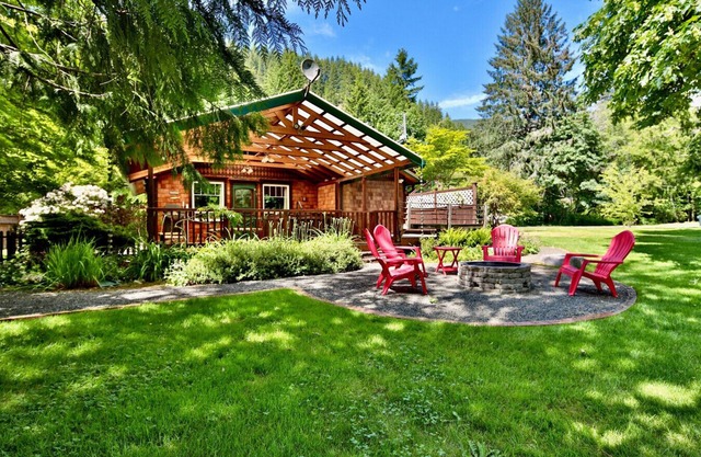 River Runs Waterfront Fireplace Firepit 