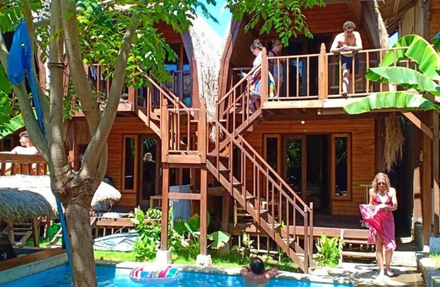 Deep 16 Adult Gili Trawangan Walk to Beach in gili trawangan