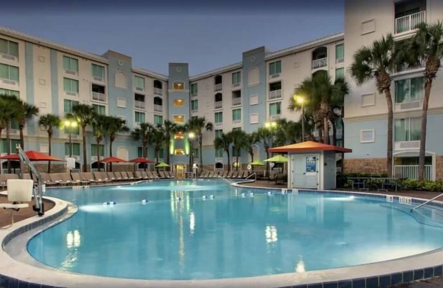 Great Find! Two Comfy Units for 8 Guests, Close to Disney! Pool, Hot Tub in Orlando