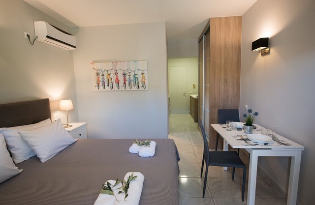 REGALO STUDIO KARIOTES/ FLAT 2 in Lefkada