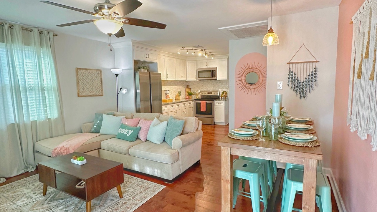 Photo of Livingroom in East Memphis