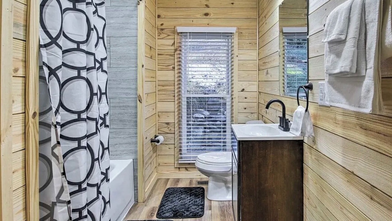 Photo of Bathroom in Gatlinburg