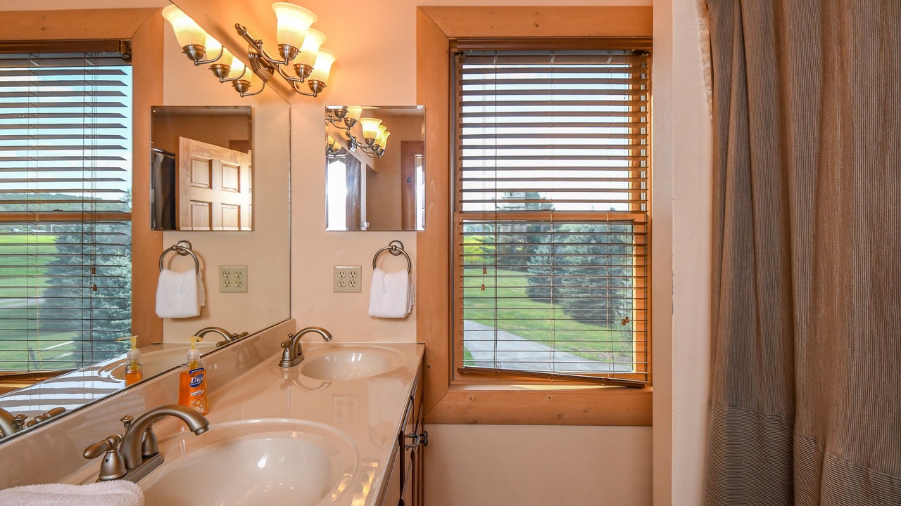Photo of Bathroom in North Glade Hills