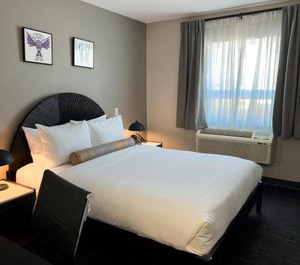Edgewater Hotel 