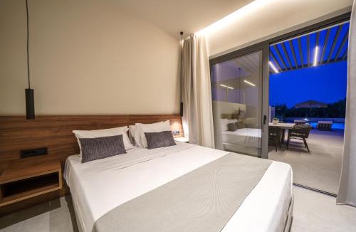 Tsikalaria Villa | Aurea Estate Luxury Villas - Padel court