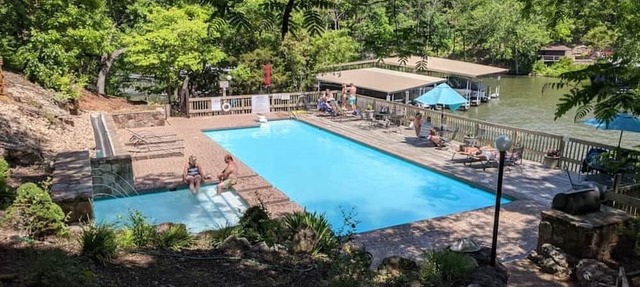 Cozy villa right on the lake w/ access to pools, hot tubs, and so much more! in Village of Four Seasons