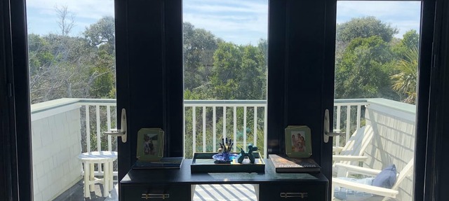 Renovated Luxury home Sumner’s Crescent Walk to Mikes Bites, E. Beach & Shoal’s in Bald Head Island