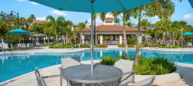 Vista Cay Huge Lakefront Next to Clubhouse in Orlando