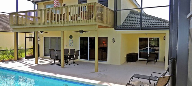 Prestigious Heritage Harbour With Large 32' X 16' Pool And Spa Overlooking Lake in Bradenton