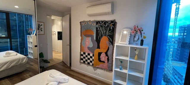 Free Tram Zone 2BR Apt near QV Market & RMIT in Melbourne