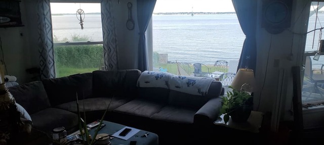 World Cup BayFront Retreat Direct Train & Airport Access Coastal Soccer Basecamp in Warwick