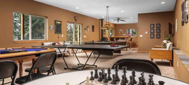 Amazing Private Wine Country Retreat, Pet Friendly, Hot Tub, Huge Game Room, BBQ, Wine Tasting in Yamhill