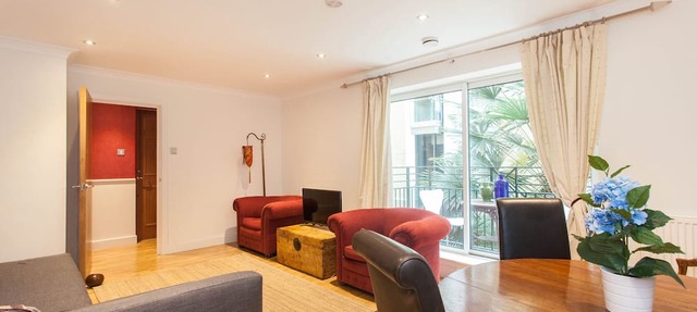 SUPERIOR 2 BEDROOM 2 BATH APARTMENT free Wifi ST PAUL'S lux condo Zone1 Sleeps 6 in London
