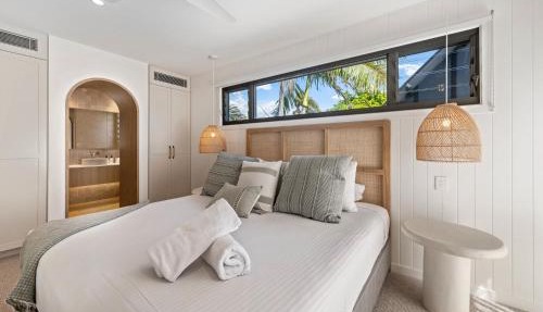 Luxury Retreat New Villa 17, Hastings St in Noosa Heads