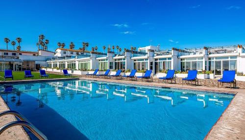 Airy, Beach-View Dog-Friendly Villa with Patio, Outdoor Pool, Streaming, AC in Rosarito