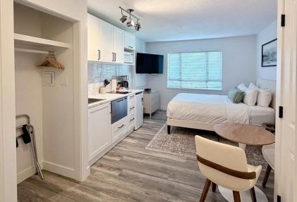 Cascade Lodge Studio-steps from village in Whistler
