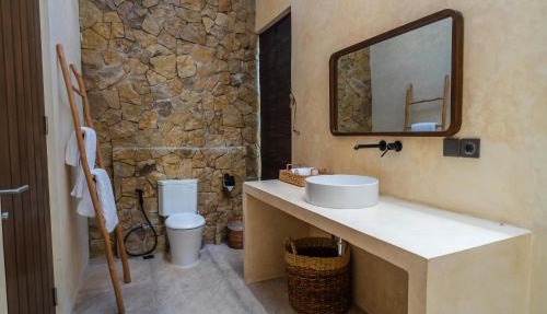 Villa Kali Maa Stylish 3BR 5 Min Walk to Beach in Selong Belanak