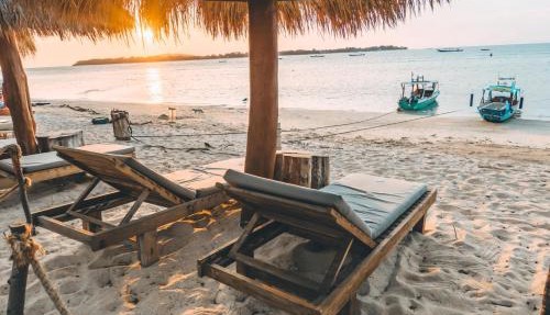 Villa Dot -Beach Front and private pool villa in Gili Islands